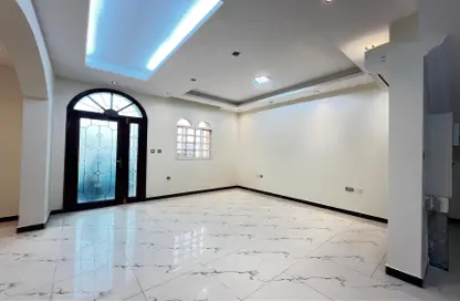 Villa - 5 Bedrooms - 4 Bathrooms for rent in Ain Khaled Villas - Ain Khaled - Doha