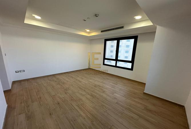 882571 - Property Image 2