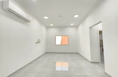 Apartment - 2 Bedrooms - 2 Bathrooms for rent in Al Mansoura - Al Mansoura - Doha