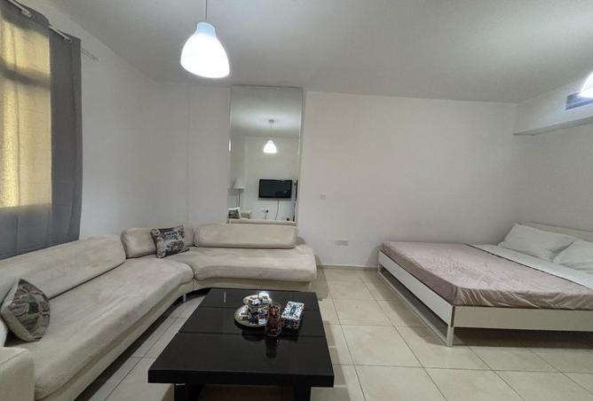 987038 - Property Image 2