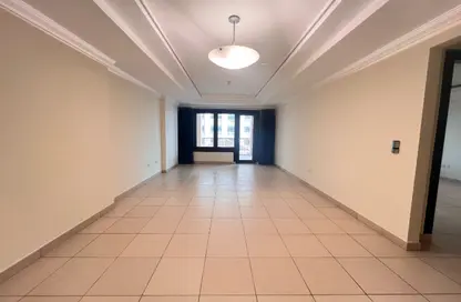 Apartment - 1 Bedroom - 2 Bathrooms for rent in West Porto Drive - Porto Arabia - The Pearl Island - Doha