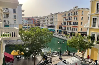 Apartment - 3 Bedrooms - 4 Bathrooms for rent in Qanat Quartier - The Pearl Island - Doha