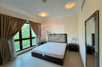 صورة لـ غرفة- غرفة النوم شقة - 2 غرف نوم - 3 حمامات للايجار في مدينة سنترال - سنتر المدينة - جزيرة اللؤلؤة - الدوحة ، صورة رقم 1