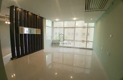 Apartment - 2 Bedrooms - 2 Bathrooms for rent in Umm Ghuwailina 4 - Umm Ghuwailina - Doha