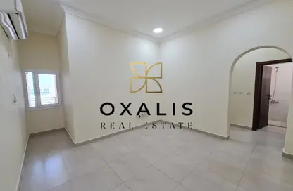 Apartment - 3 Bedrooms - 2 Bathrooms for rent in Bin Omran - Fereej Bin Omran - Doha