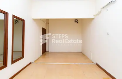 Office Space - Studio - 1 Bathroom for rent in Muntazah 10 - Al Muntazah - Doha