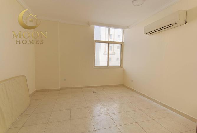 987688 - Property Image 2