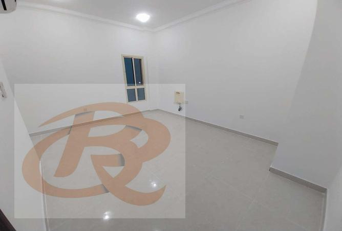 Apartment - 2 Bedrooms - 2 Bathrooms for rent in Abu Talha Street - Fereej Bin Omran - Doha