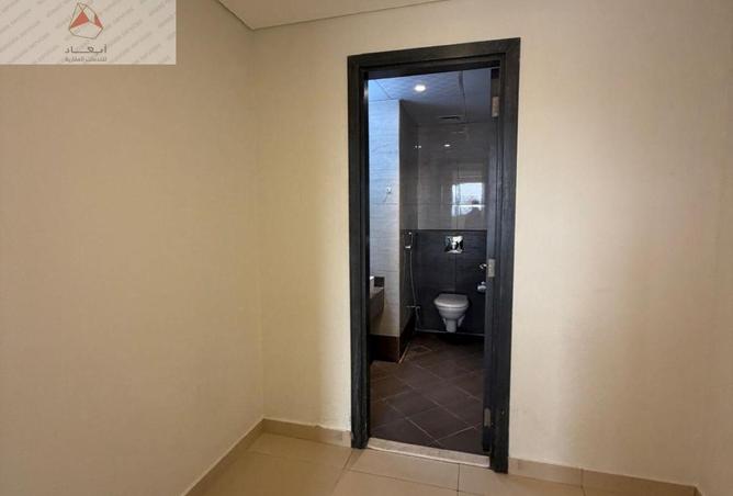 990482 - Property Image 3