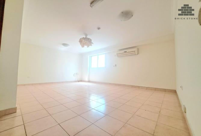 937032 - Property Image 2
