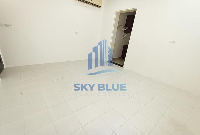 912428 - Property Image 3