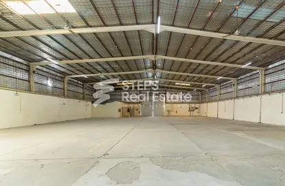 Warehouse - Studio - 4 Bathrooms for rent in Industrial Area 1 - Industrial Area - Doha