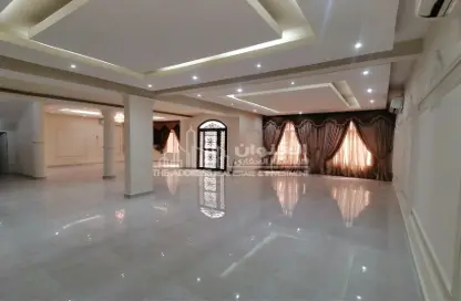 فيلا - 7 غرف نوم للايجار في مجمع الأبراج - الدحيل - الدحيل - الدوحة