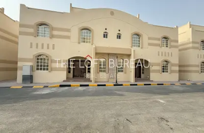 فيلا - 5 غرف نوم - 4 حمامات للايجار في فلل عين خالد - عين خالد - الدوحة