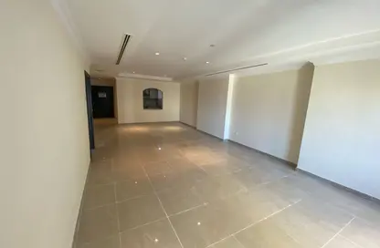 Apartment - 1 Bedroom - 2 Bathrooms for rent in West Porto Drive - Porto Arabia - The Pearl Island - Doha