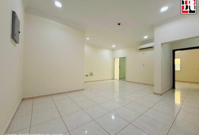 985785 - Property Image 2