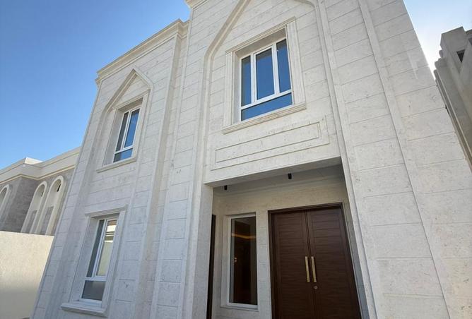 989484 - Property Image 2