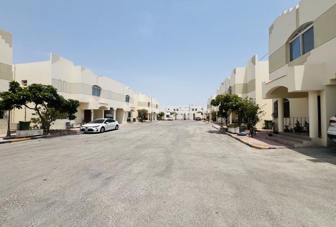 912181 - Property Image 2