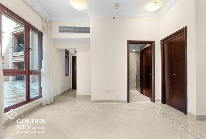 906204 - Property Image 2