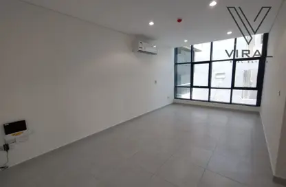 Apartment - 3 Bedrooms - 2 Bathrooms for rent in Anas Street - Fereej Bin Mahmoud North - Fereej Bin Mahmoud - Doha