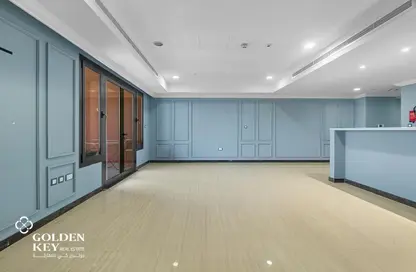 Apartment - 2 Bedrooms - 2 Bathrooms for rent in West Porto Drive - Porto Arabia - The Pearl Island - Doha