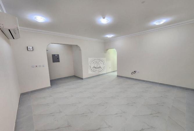 شقة - 2 غرف نوم - 2 حمامات للايجار في شارع عمر بن عبدالعزيز - مدينة خليفة - الدوحة