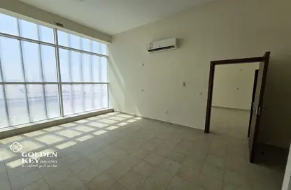 Labor Camp - Studio - 1 Bathroom for rent in Al Kheesa - Al Kheesa - Umm Salal Mohammed