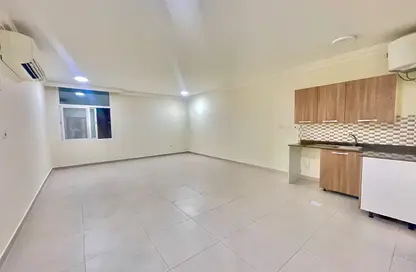 Apartment - 2 Bedrooms - 2 Bathrooms for rent in Izghawa - Izghawa - Doha
