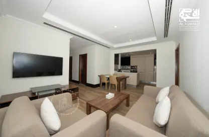 Living Room image for: Apartment - 1 Bedroom - 2 Bathrooms for rent in Tower 6 - Viva Bahriyah - The Pearl Island - Doha, Image 1