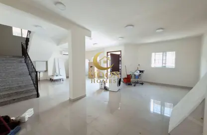 فيلا - 4 غرف نوم - 5 حمامات للايجار في شارع  بو هامو - أبو هامور - الدوحة