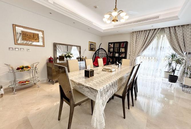 985433 - Property Image 3