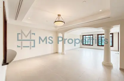 تاون هاوس - 2 غرف نوم - 2 حمامات للايجار في طريق بورتو الشرقي - بورتو أرابيا - جزيرة اللؤلؤة - الدوحة