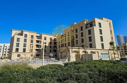 Apartment - 2 Bedrooms - 3 Bathrooms for sale in La Piazza - Fox Hills - Lusail