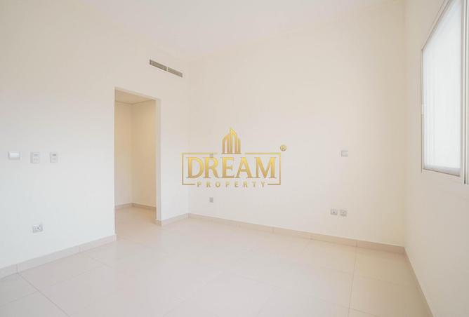 908633 - Property Image 3