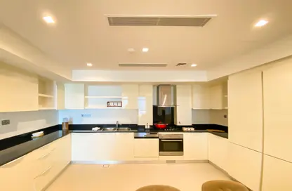 Apartment - 2 Bedrooms - 2 Bathrooms for rent in Marina Residences 195 - Marina District - Lusail