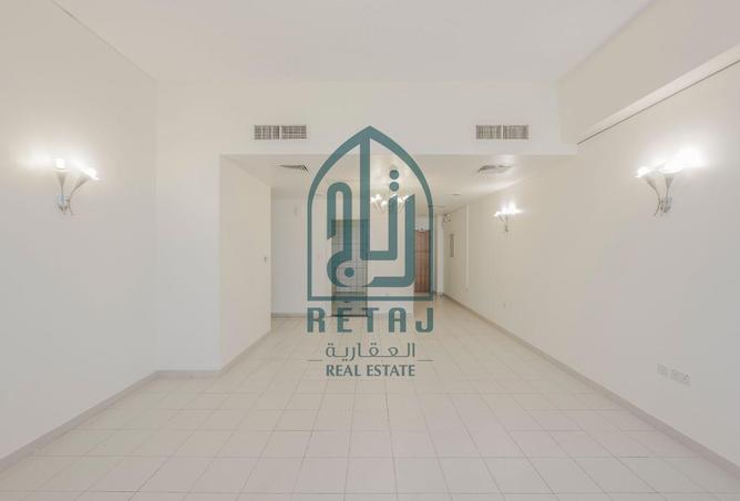 976827 - Property Image 2