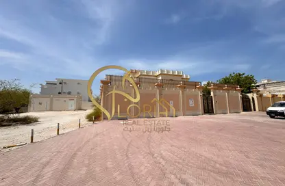 فيلا - 7 غرف نوم - 7 حمامات للبيع في شارع عنيزة - الحي الدبلوماسي - الدوحة