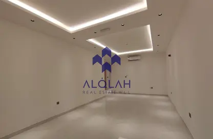 شقة - 2 غرف نوم - 3 حمامات للايجار في الوعب - الوعب - الدوحة
