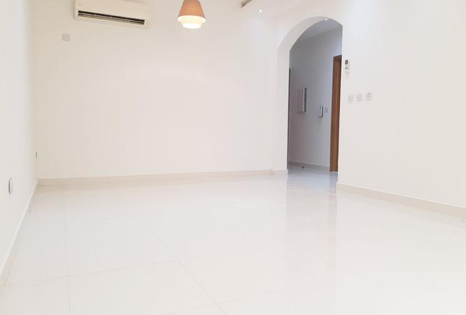 975653 - Property Image 2