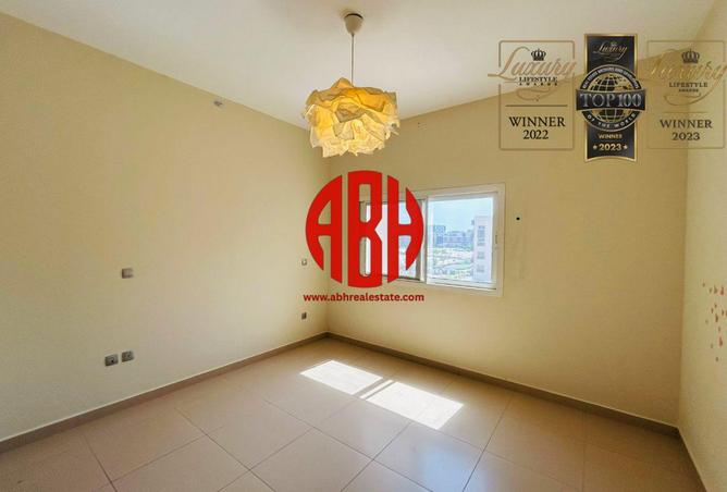 932573 - Property Main Image