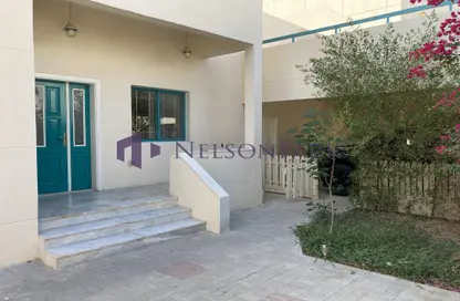 مجمع سكني - 4 غرف نوم - 5 حمامات للايجار في شارع عمار بن ياسر - العزيزية - الدوحة