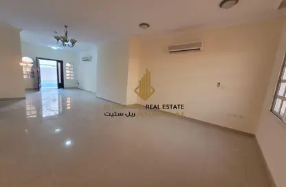 فيلا - 4 غرف نوم - 4 حمامات للايجار في أم صلال علي - أم صلال على - الدوحة