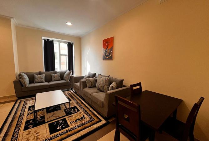 987590 - Property Image 2