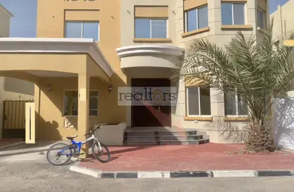 فيلا - 4 غرف نوم - 3 حمامات للايجار في شارع الهناء - الغرافة - الدوحة