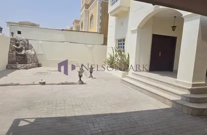 فيلا - 5 غرف نوم - 5 حمامات للايجار في جنوب الدحيل - الدحيل - الدوحة