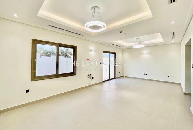 902728 - Property Image 3