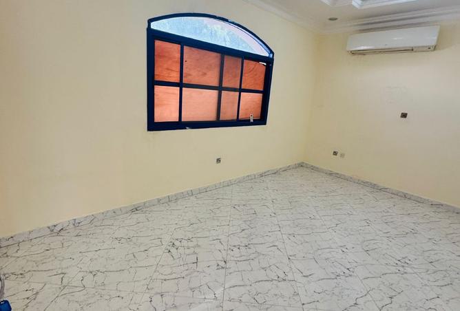 983234 - Property Image 3