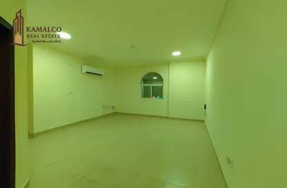 Apartment - 3 Bedrooms - 2 Bathrooms for rent in Doha Al Jadeed - Doha