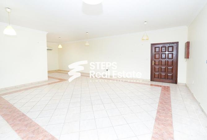 940369 - Property Image 3