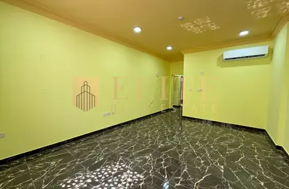 شقة - 2 غرف نوم - 3 حمامات للايجار في شارع النصر - النصر - الدوحة